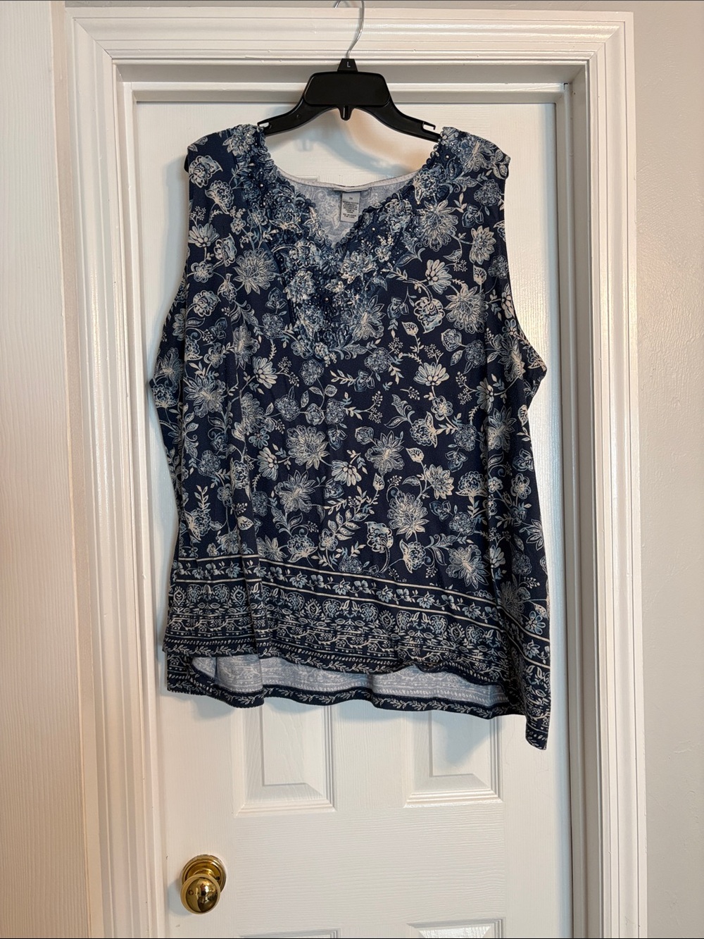 Catherines Navy White Floral V-Neck Sleeveless Top